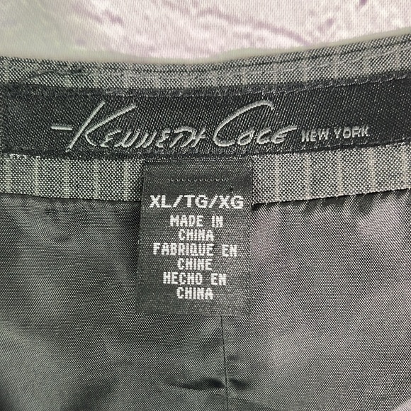 Kenneth Cole New York Men's Striped Dark Gray Vest. Size: XL - Picture 9 of 12